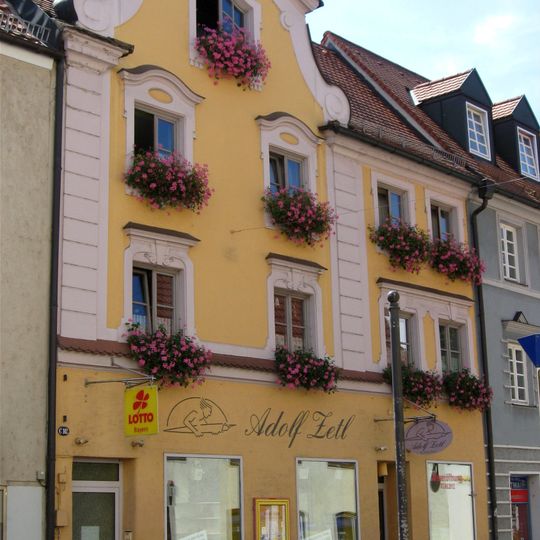 Wohn- und Geschäftshaus