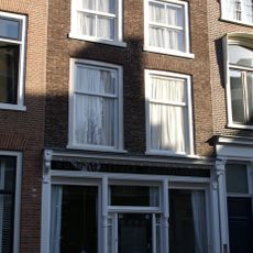 Huis met eenvoudige lijstgevel