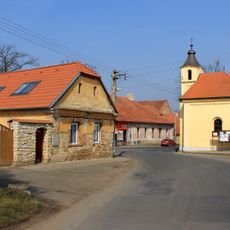 Kaple v Chrášťanech u křižovatky