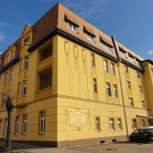 Wohnhaus, nach links in geschlossener Bebauung Alexanderstraße 2, 2a