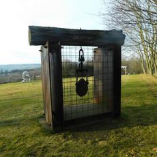 Plastika na okraji radarové louky v areálu Astronomického ústavu v Ondřejově