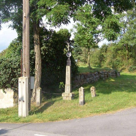 Kříž v Kojetíně u rozcestí