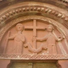 Románský reliéf na portále kostela v Hrusicích