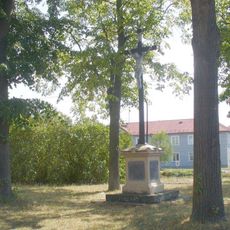 Kříž na rozcestí k nádraží v Horních Beřkovicích