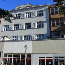 Wohn- und Geschäftshaus Breite Straße 33-34, Lindenufer 9-10