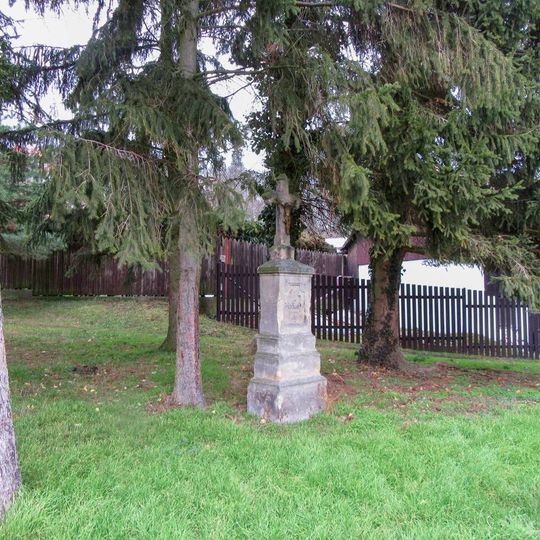 Kříž v Loučeni v ulici Strupkova