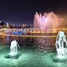 Body of water, fountain, tourist attraction