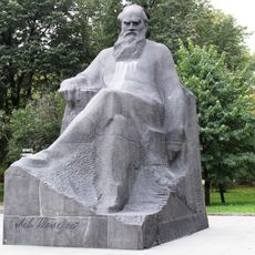 Лев Толстой һәйкәле (Мәскәү, Девичье поле)
