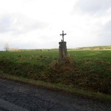 Kříž západně od Benešovic