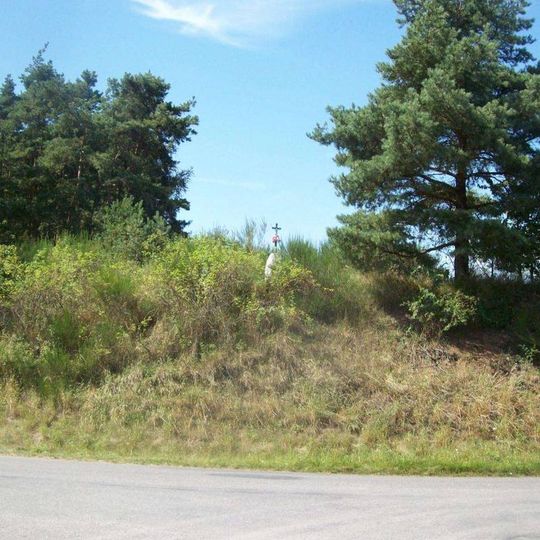 Kříž jižně od Hřebenů nad křižovatkou