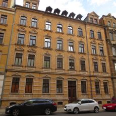 Mietshaus in geschlossener Bebauung Agnesstraße 2