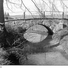 Rundbogenbrücke über das Klosterwasser Burgwallstraße
