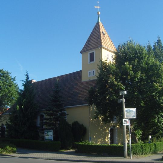 Evangelische Pfarrkirche und Denkmal Am Wiesengrund