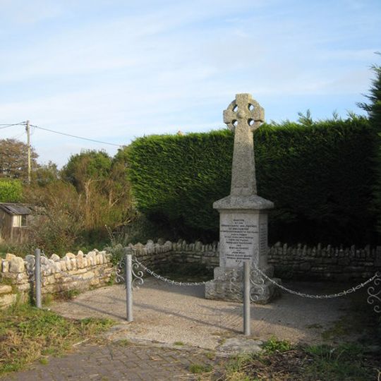 Bolventor War Memorial and dwarf walls