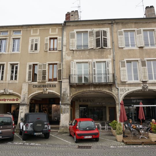 Maisons, 26, 28 place Duroc