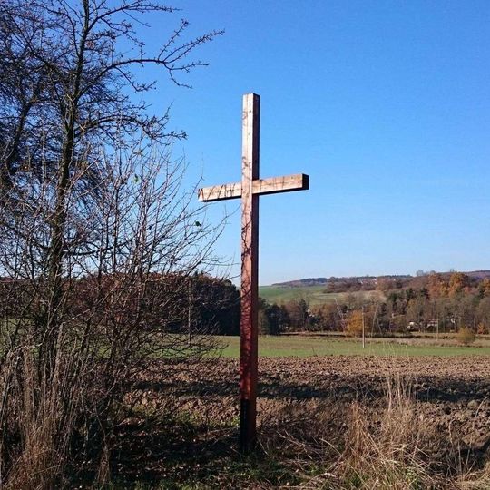 Kříž západně od Snopoušov