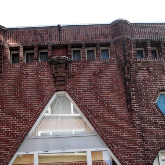 Voormalige winkel met werkplaats, in twee fasen ontstaan na de verbouwing van twee woonhuizen