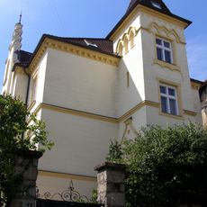 Nájomný dom, záhrada