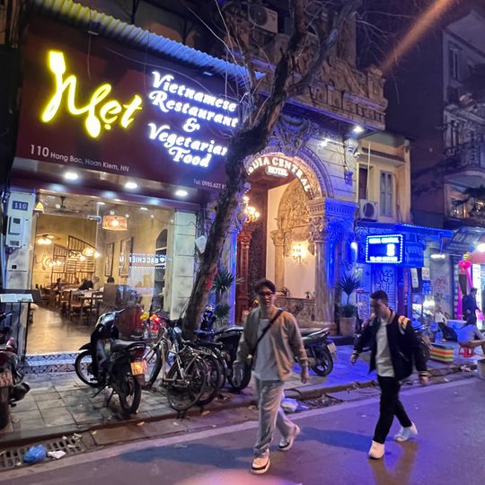 MẸT Vietnamese restaurant & Vegetarian Food 3