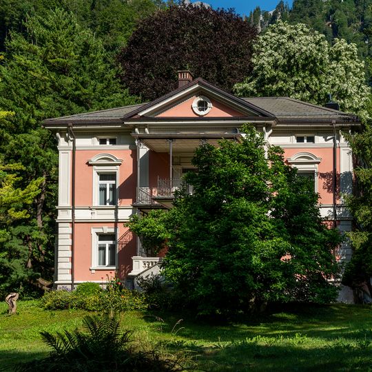 Villa Halunenstein mit östlichem Nebengebäude