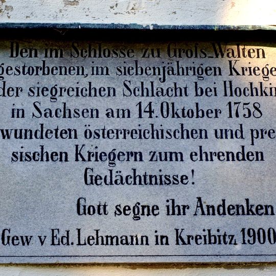 Pamětní deska obětí bitvy u Hochkirchu 1758 na kostele ve Velkém Valtinově