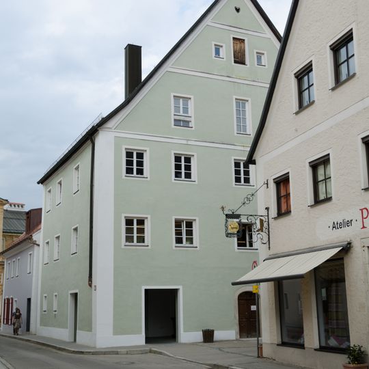 Giebelhaus, heute Wohn- und Geschäftsbau