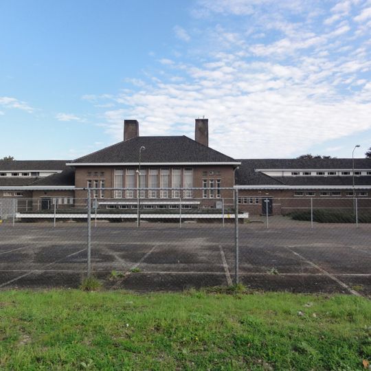 Generaal De Bonskazerne: Keukengebouw met centrale CV-ruimte, badhuis en onderofficierseetzaal