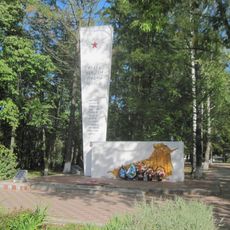 Обелиск воинам-землякам, погибшим в годы Великой Отечественной войны 1941-1945 гг. (Ува)