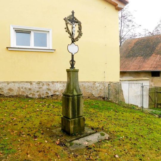 Kříž u kaple v Alberovicích