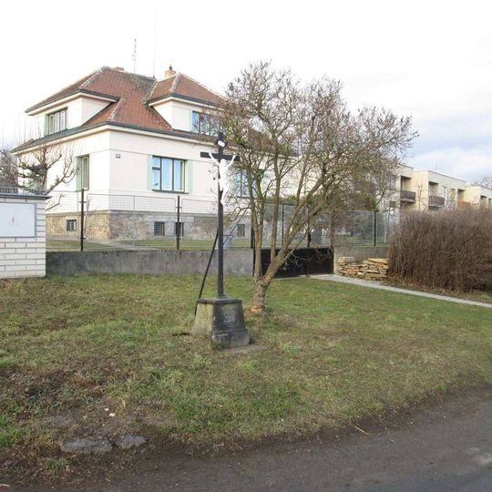 Kříž v západní části Pacova