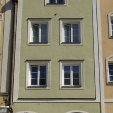 Wohn- und Geschäftshaus