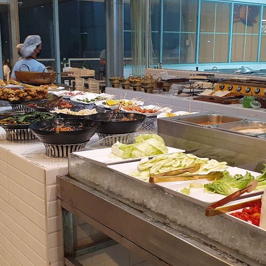 Mungkorn Seafood Buffet & Fish Market