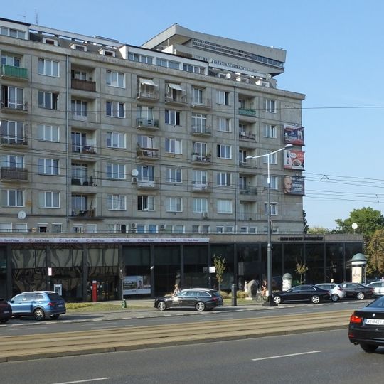 Blok mieszkalny przy Alejach Jerozolimskich 2