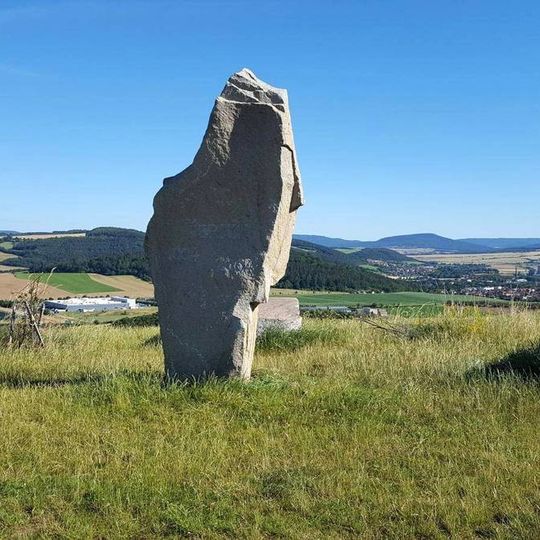 Kámen tisíciletí východně od Černína