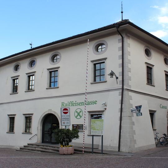 Raiffeisenkasse, Ehem. Gasthof Goldene Traube
