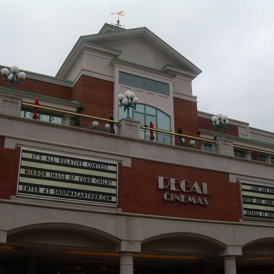 MacArthur Center Stadium Cinema