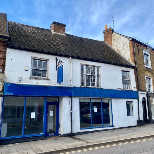 23 And 25, Queensway