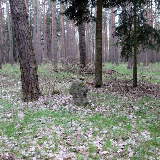 Smírčí kříž v lese nad Hradeckem