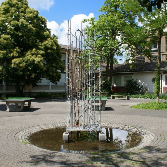 Hofbrunnen Manuelschulhaus / Magnetrad-Wasserspiel