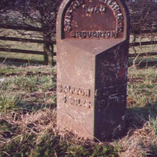 Milestone SD 9310 5072 by entrance to Micklethorn Farm