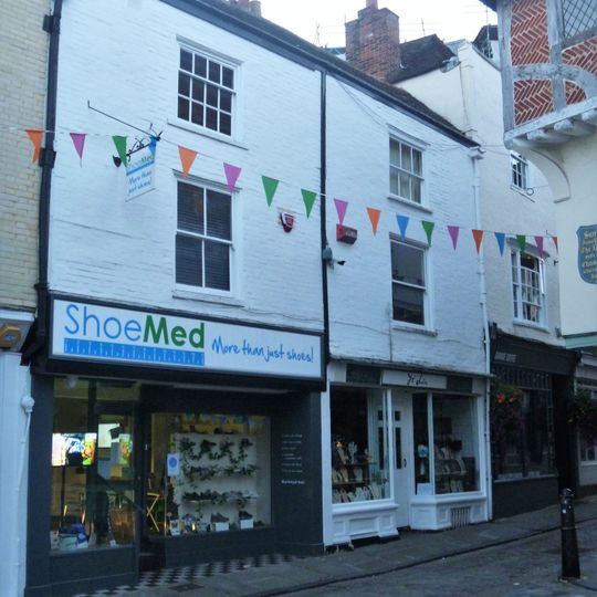 18 And 19, Sun Street