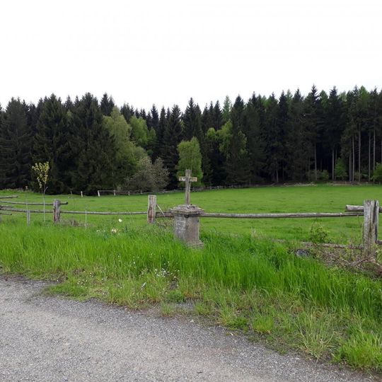 Kříž jihovýchodně od Ostřetína