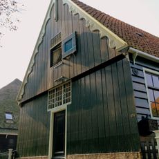 Voorste gedeelte van een L-vormig pand