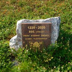 Pomník 800. výročí první zmínky o Huštěnovicích