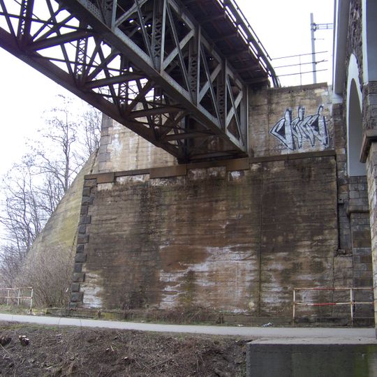Bridge of railway line Praha-Libeň - Praha-Malešice near Hořejší rybník