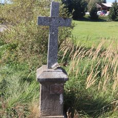 Kříž na severním okraji vesnice u ČOV v Opatově