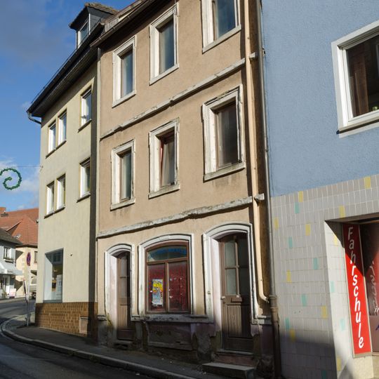 Wohn- und Geschäftshaus