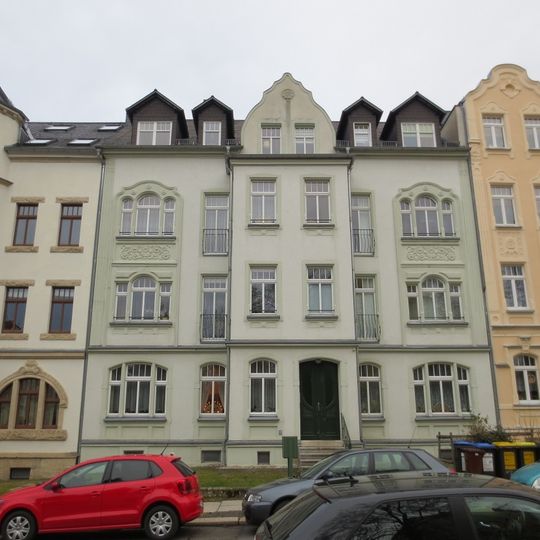 Mietshaus in geschlossener Bebauung mit Vorgarten Kochstraße 35