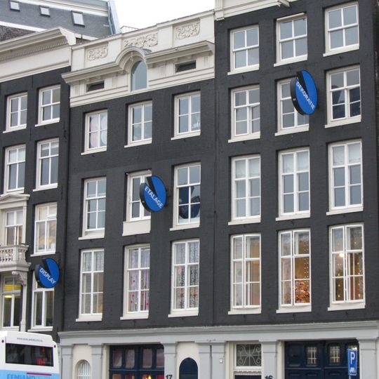 Pand met gevel onder gezamenlijke lijst met nr 17