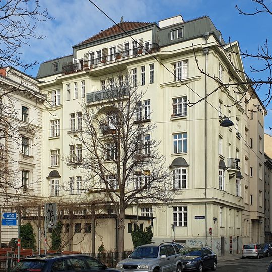 Bennoplatz 6, Vienna